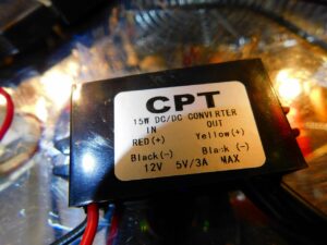 自作USBパーツの爆発事故!!-そしてUSB電源コンバーターの購入【12V-To-5V】へ降圧!!-出力マックス3A(15W)のパーツレビュー!!-2個口USB端子付き!!-12V-DC電源アダプタの優秀性!!-ラゲッジルームランプの強化方法!!